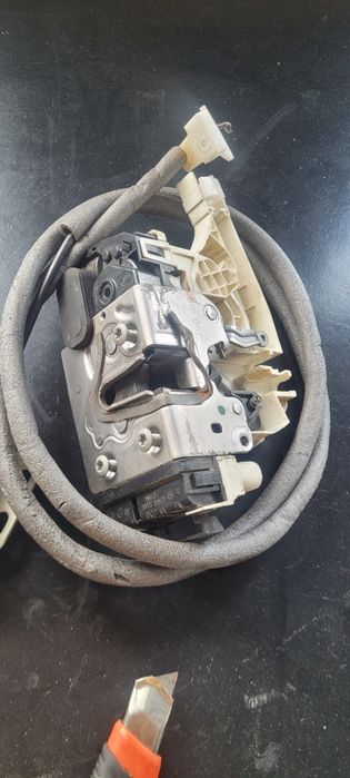 Zamek drzwi tylnych prawa strona Mercedes Sprinter 2015 rok 906