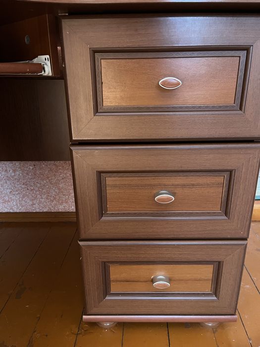 Компютерний стіл