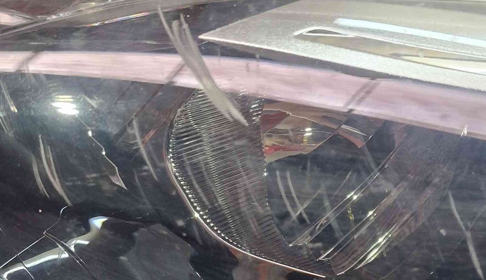 Ótica / Farol Esquerdo 260603859R - RENAULT CAPTUR I