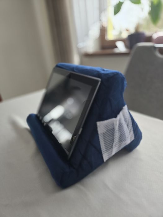 welurowa podstawka podkładka na tablet telefon dla dzieci do bajek