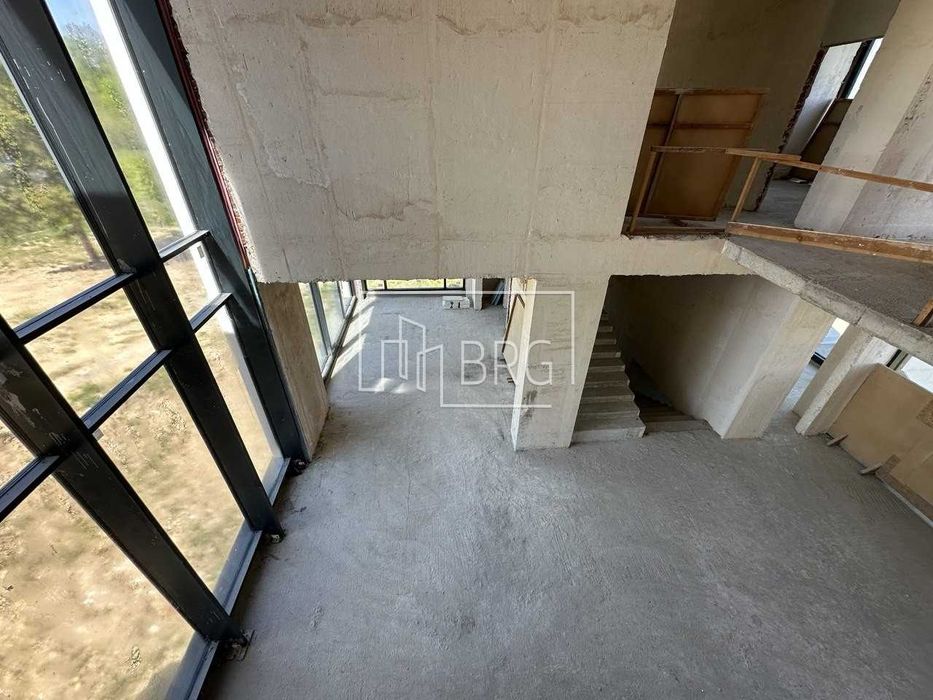 Уникальный дом с бассейном на террасе 74 сотки Лесники без комиссии