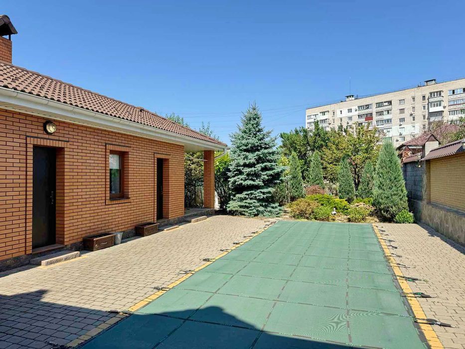 Продаж затишного будинку в центрі міста. ц1