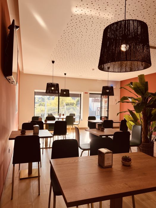 pastelaria moderna e acolhedora