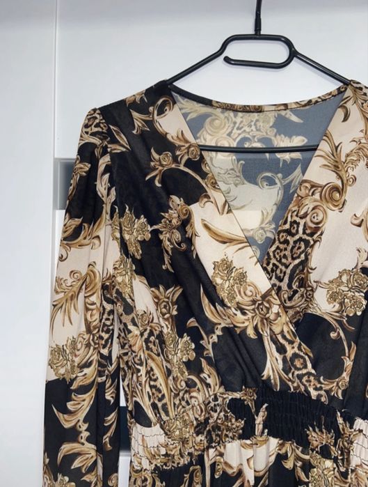 Elegancka sukienka wzory czarny złoty