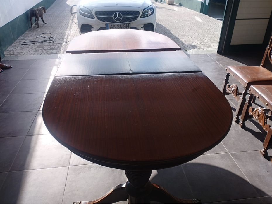 Mesa de jantar com 8 cadeiras