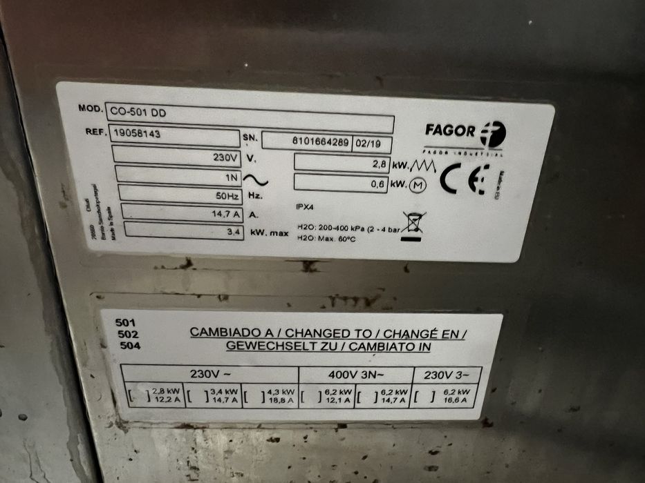 Zmywarko-wyparzarka gastronomiczna FAGOR z 2019 roku.