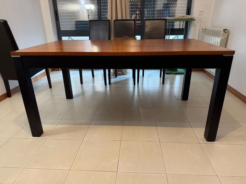 Mesa de jantar com 6 cadeiras
