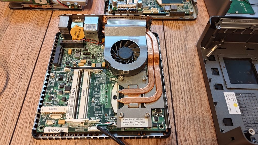 Fujitsu Esprimo Q1510 + Q900 + zasilacz + śledź sata