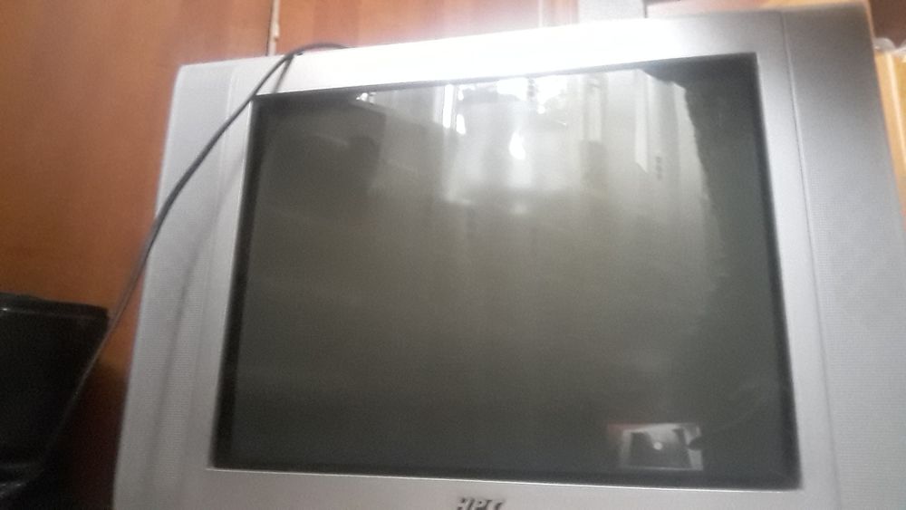 Продам телевизор HPC .