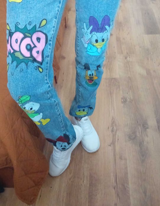 Damskie dżinsy ręcznie malowane Myszka Miki