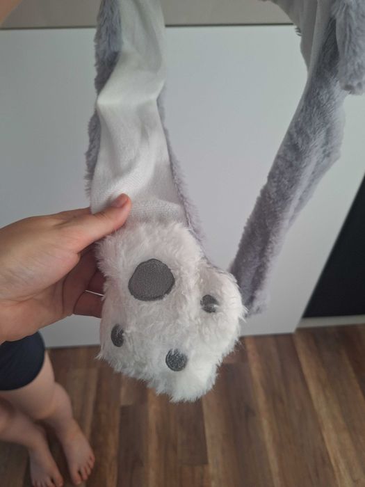 śmieszna czapka z uszami pingwin