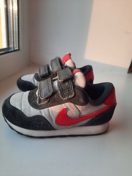 Кросівки дитячі .