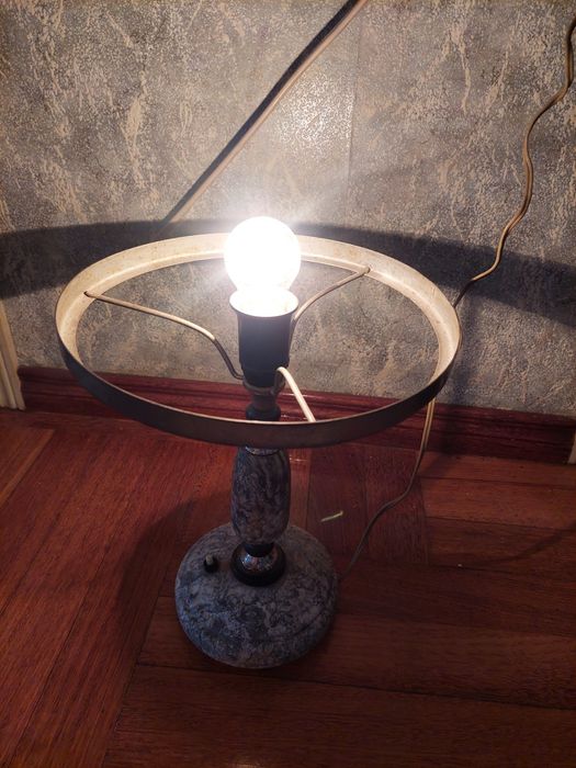 Лампа настільна мармурова.