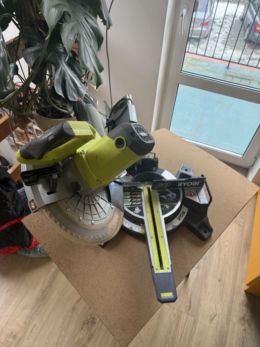 Ukośnica RYOBI piła