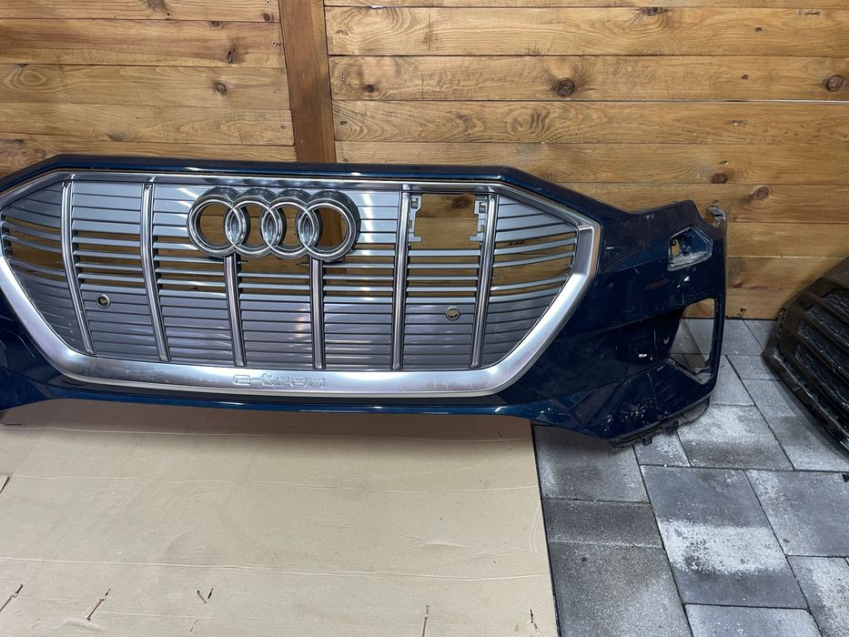 Бампер Audi E-tron 4KE