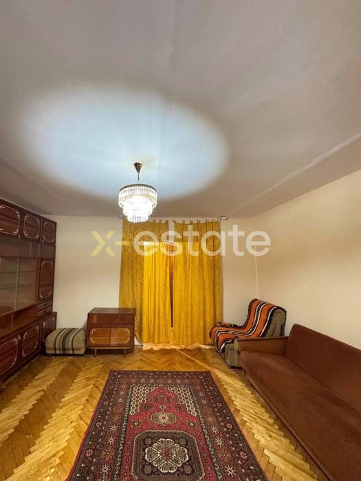 Продаж 4-кімнатної квартири в цегляній чешці в безпечному районі.