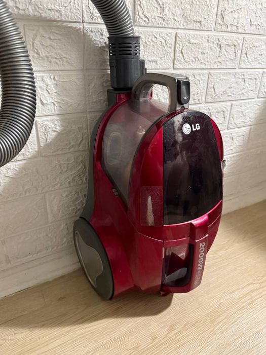 Пилосос LG 2000W