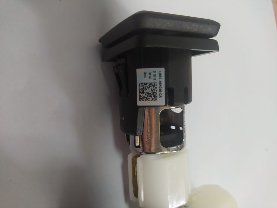 Розетка Usb, разъем Land Rover L8B2-15K040-CA &