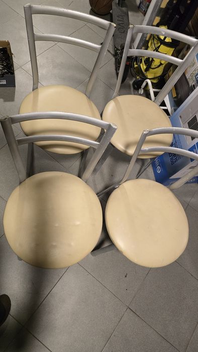 Conjunto de 4 cadeiras almofadadas