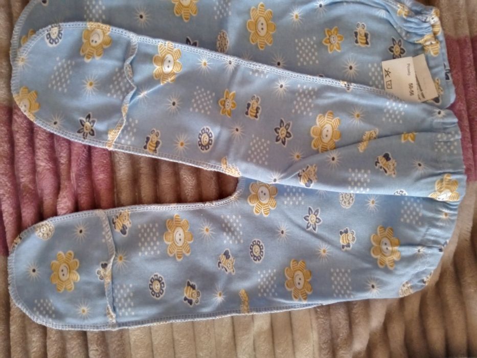 Ползунки и распашонка