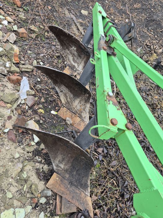 Плуг Bomet 3-х корпусний