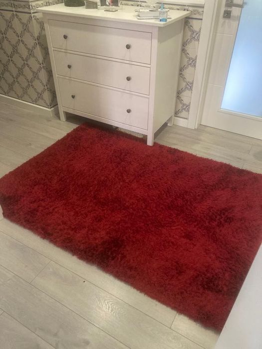 Carpetes vermelhas semi-novas