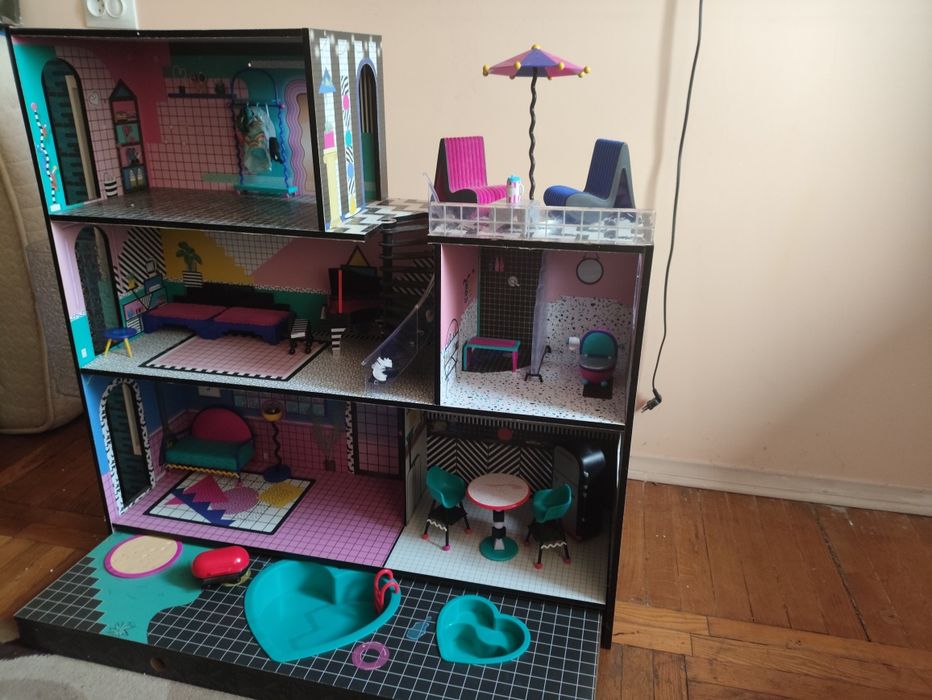 Будинок LOL великий