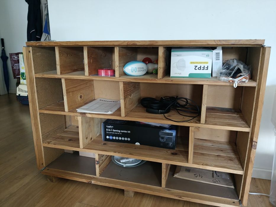 Móvel feito à mão