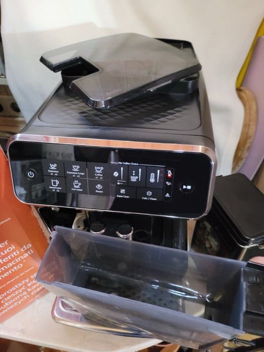 Кавомашина кавоварка Еспресо-машина Philips EP3221 LatteGo стан новоі