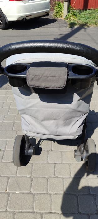 Дитяча коляска..