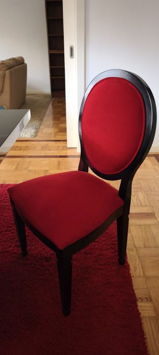 Mesa de sala com seis cadeiras como nova.