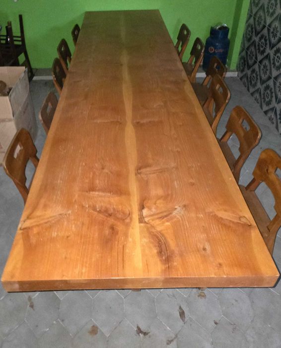 Mesa de madeira maciça