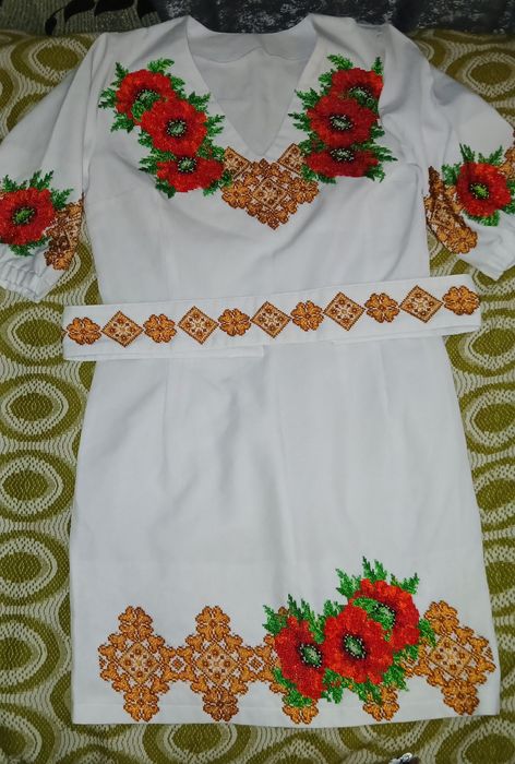 Жіноча вишиванка з ручною вишивкою бісером — нова