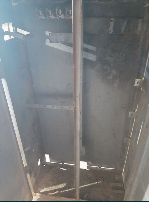 Металева шафа з сейфом