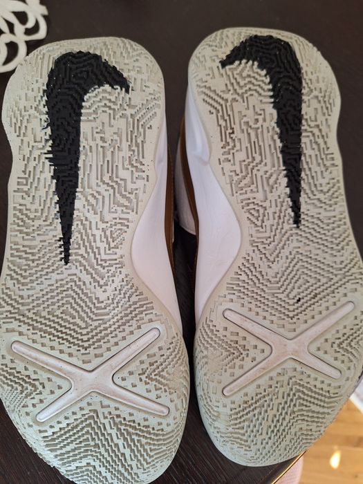 Buty NIKE Hustledx