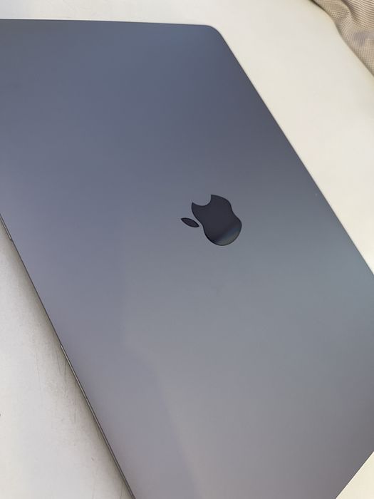 MacBook Air 13" M1 / 8GB RAM / 256 / Space Gray