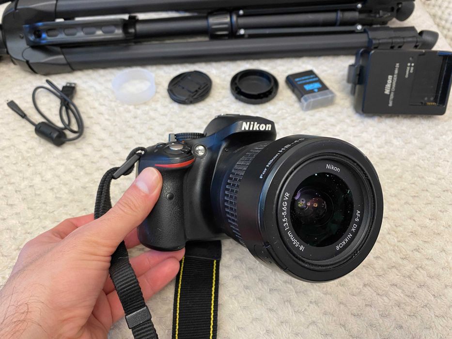 Nikon D5200 + obiektyw + statyw + torba + ładowarka + bateria