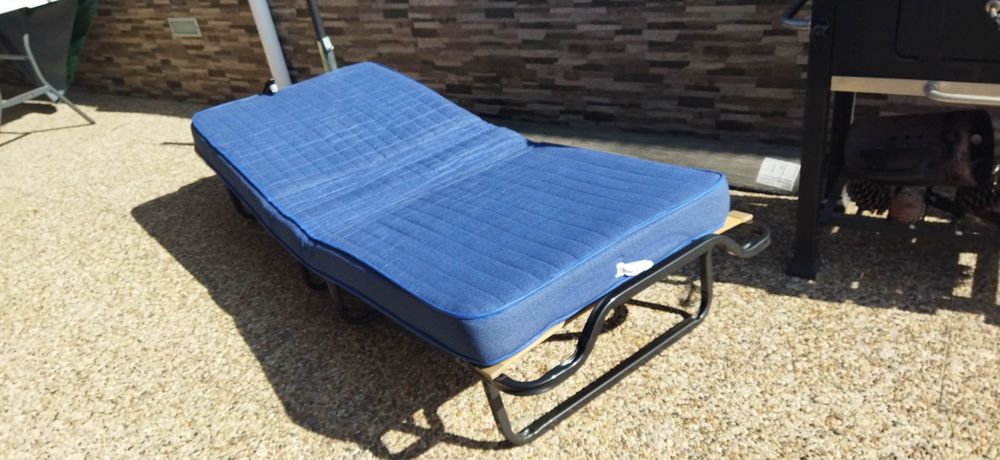 Cama Divã Solteiro c/ Colchão (180cm) – Como Nova!