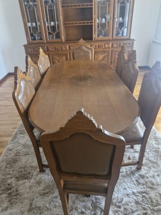 Sala de jantar em bom estado