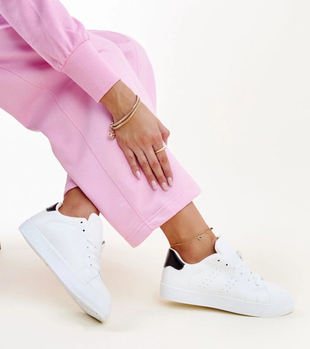 Biało-czarne sneakersy Akila