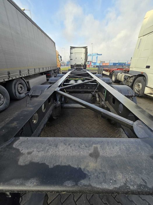 naczepa podkontenerowa