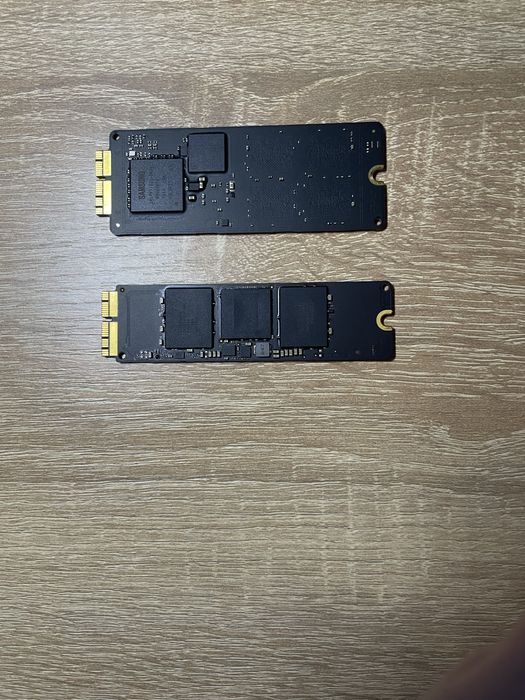 Ssd накопичувачі один на 128гб а другий на 32гб