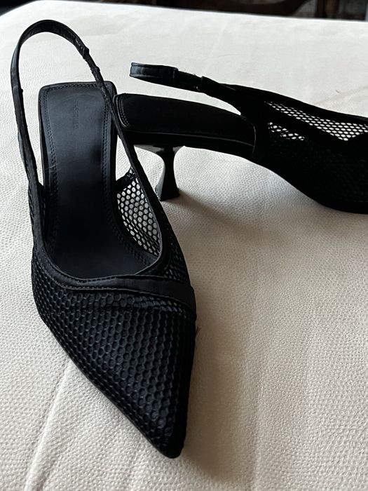 Жіночі чорні туфлі з відкритою п’яткою (slingback)