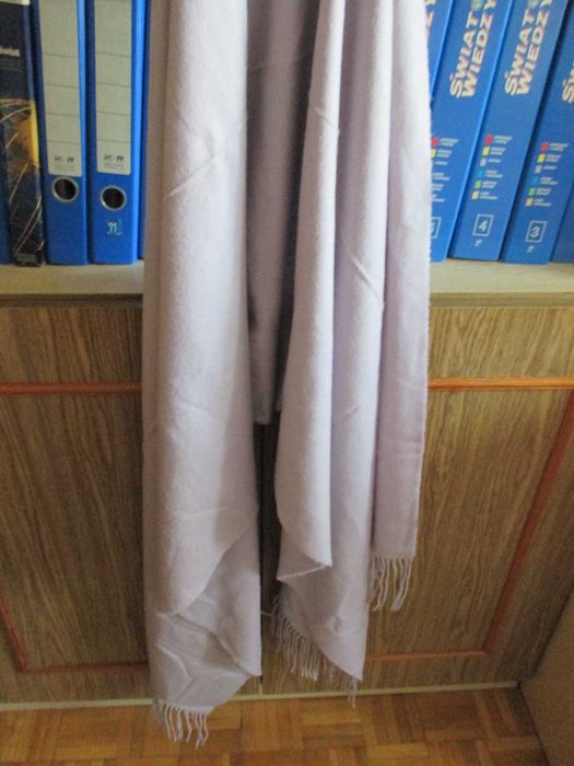 Elegancki szal w jasno liliowym kolorze