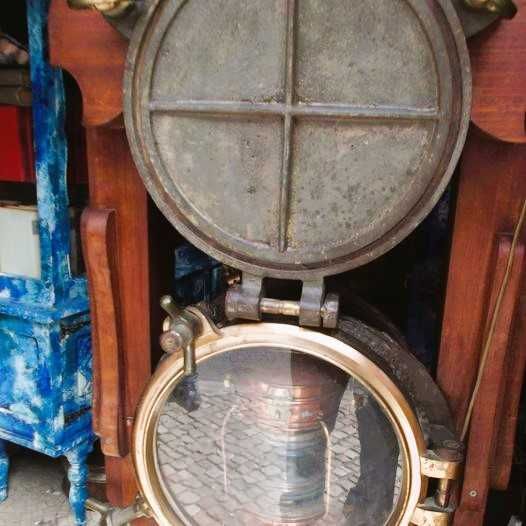 Vigias ferro e bronze, candeeiro em cobre e sino em bronze, raro.