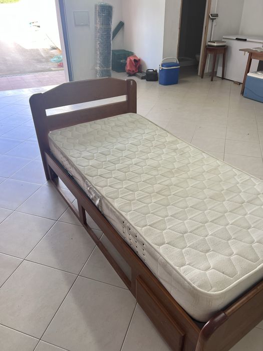 Cama de corpo e meio