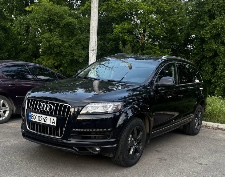 Audi q7 2012 g.