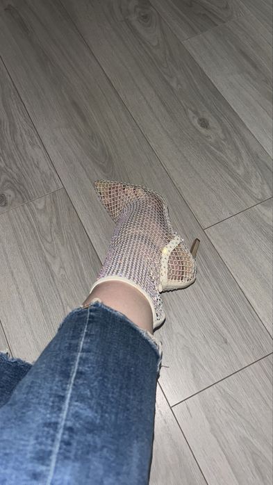 Туфлі на підборах зі стразами