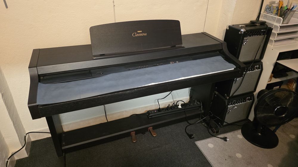 Piano digital - Yamaha Clavinova CLP-311