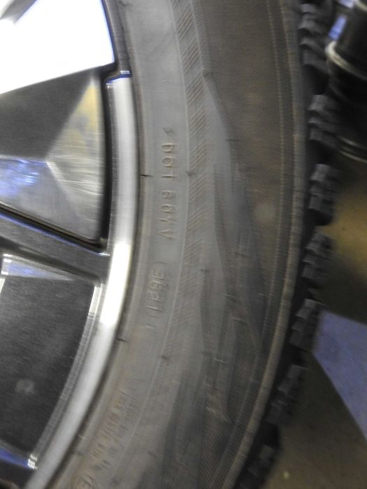 4x Nokian Hakkapeliitta R3 SUV  275/45r21 110T 2x8,5 2x7,5 mm 21rok